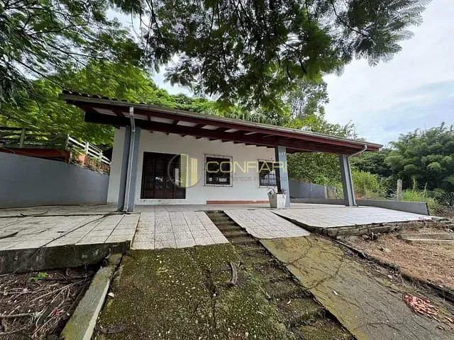 Casa 3 quartos e 2 banheiros, para alugar, no bairro Canto da Praia em Itapema