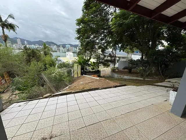 Casa 3 quartos e 2 banheiros, para alugar, no bairro Canto da Praia em Itapema
