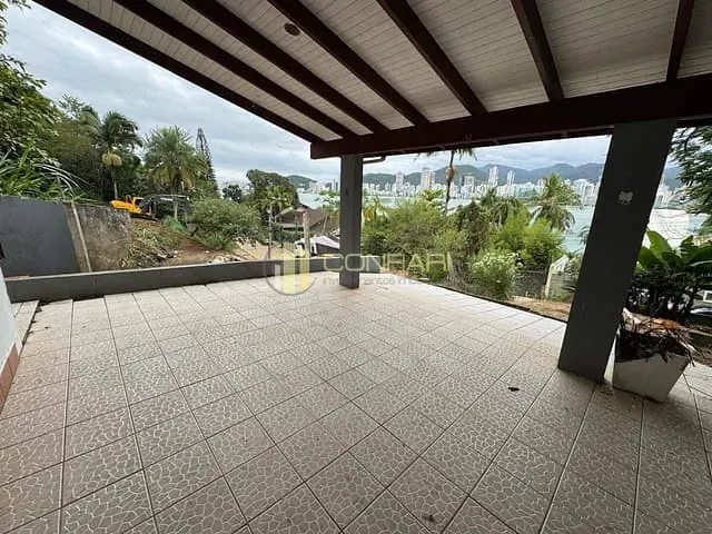 Casa 3 quartos e 2 banheiros, para alugar, no bairro Canto da Praia em Itapema
