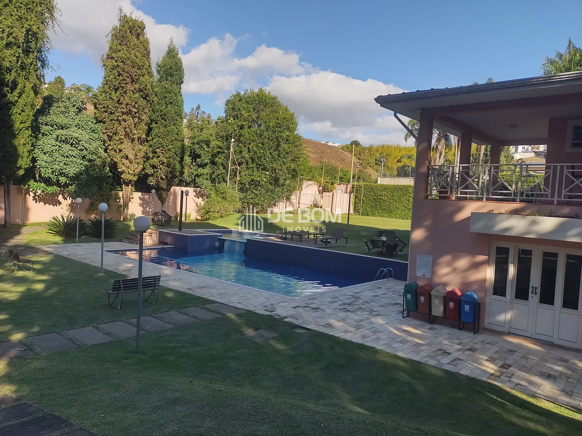Casa, 4 quartos, 240 m² - Foto 1