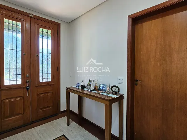 Casa com 751m² 4 quartos e 7 banheiros, à venda, no bairro Jardim Indaiá em Embu das Artes