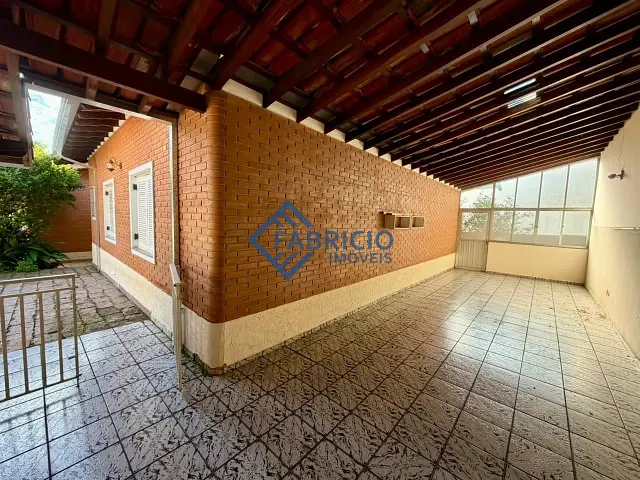 Casa com 800m² 3 quartos e 5 banheiros, para alugar, no bairro Marambaia em Vinhedo