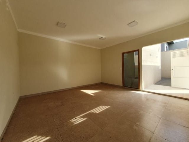Casa com 150m² 2 quartos e 3 banheiros, à venda, no bairro Cidade Jardim em Birigüi