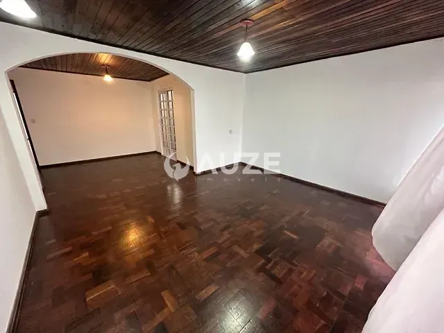 Casa com 200m² 5 quartos e 3 banheiros, à venda, no bairro Uberaba em Curitiba