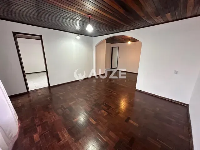 Casa com 200m² 5 quartos e 3 banheiros, à venda, no bairro Uberaba em Curitiba