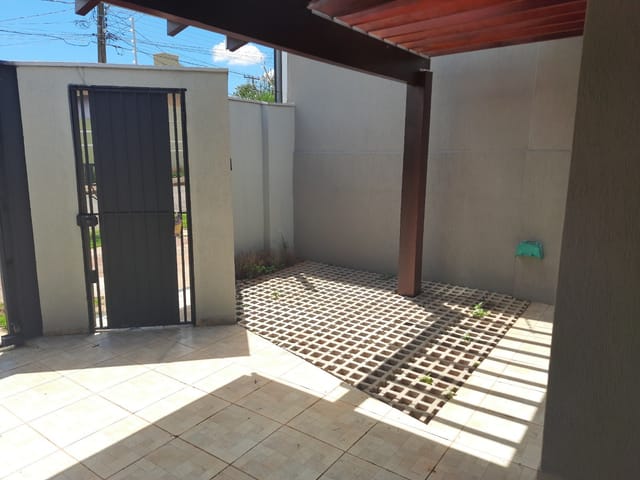 Casa 3 quartos e 1 banheiro, para alugar, no bairro Vila Anahy em Campo Grande