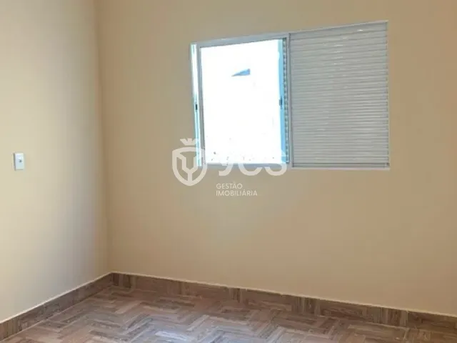 Casa com 240m² 2 quartos e 2 banheiros, à venda, no bairro max neuman 2 em Araxá