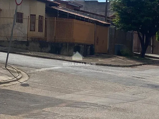 Casa com 150m² 2 quartos e 2 banheiros, à venda, no bairro Jardim Simus em Sorocaba