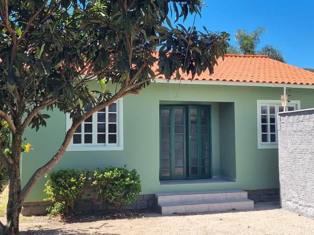 Foto do Casa - ALUGUEL - Casa com 2 quartos, terreno todo murado, localizado em Rua tranquila | Costão Sul Imóveis