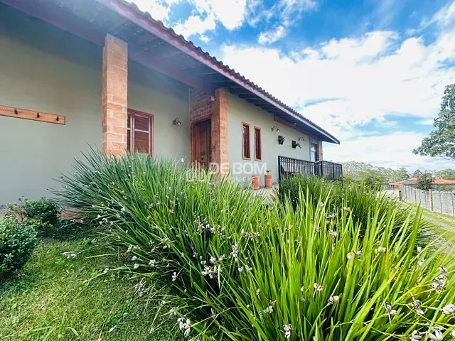 Casa com 3800m² 3 quartos e 5 banheiros, para alugar, no bairro Alto da Boa Vista em Poços de Caldas