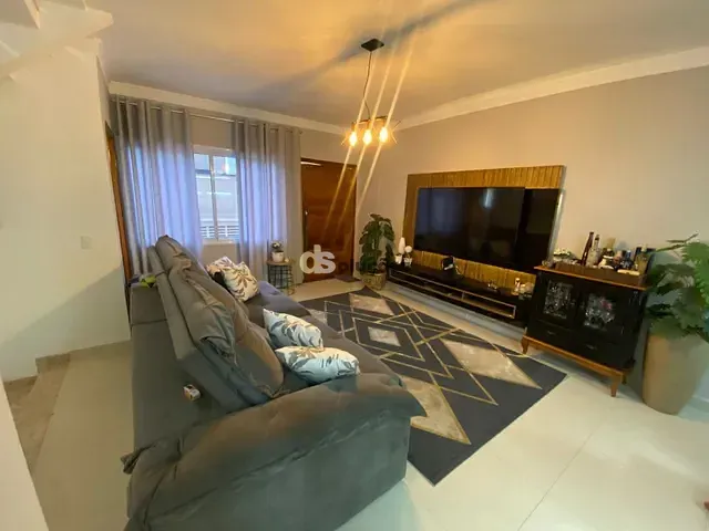Casa com 200m² 3 quartos e 5 banheiros, à venda, no bairro Vila Paulicéia em São Paulo