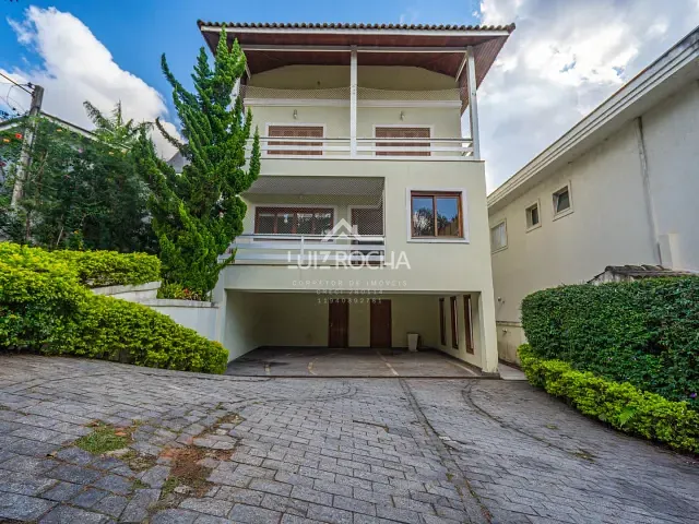Casa com 518m² 4 quartos e 5 banheiros, à venda, no bairro São Paulo II em Cotia