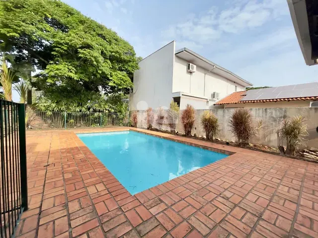 Casa com 877m² 3 quartos e 3 banheiros, à venda, no bairro Centro em Rolândia