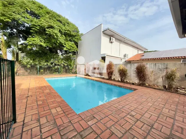 Casa com 877m² 3 quartos e 3 banheiros, à venda, no bairro Centro em Rolândia