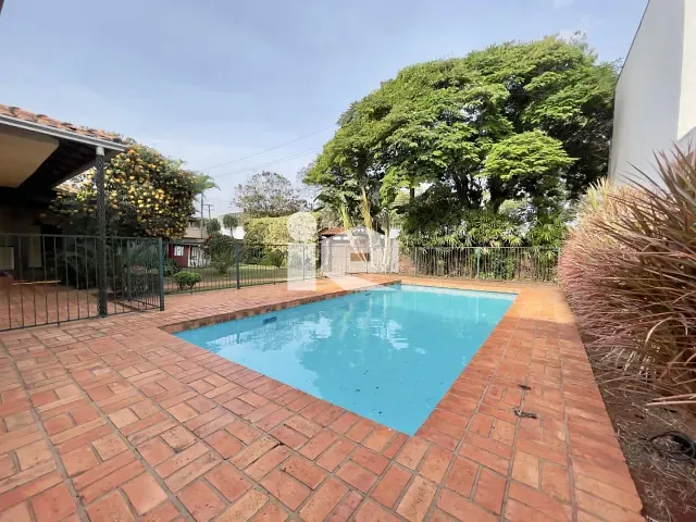 Casa com 877m² 3 quartos e 3 banheiros, à venda, no bairro Centro em Rolândia