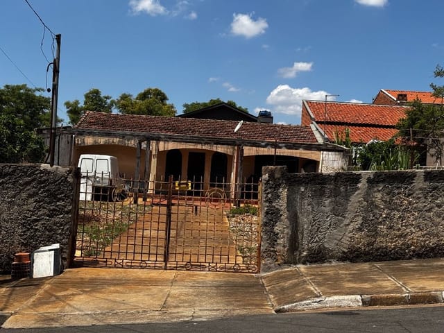 Casa com 360m² 1 quarto e 1 banheiro, à venda, no bairro Jardim XI de Agosto em Tatuí