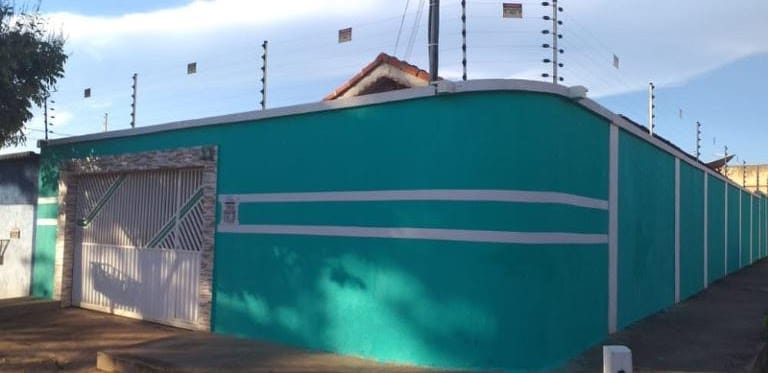 Casa à venda com 3 quartos, 200m² - Foto 1