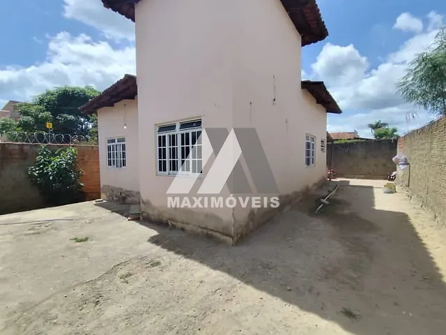 Casa com 180m² 2 quartos e 1 banheiro, à venda, no bairro São Francisco em Araçuaí