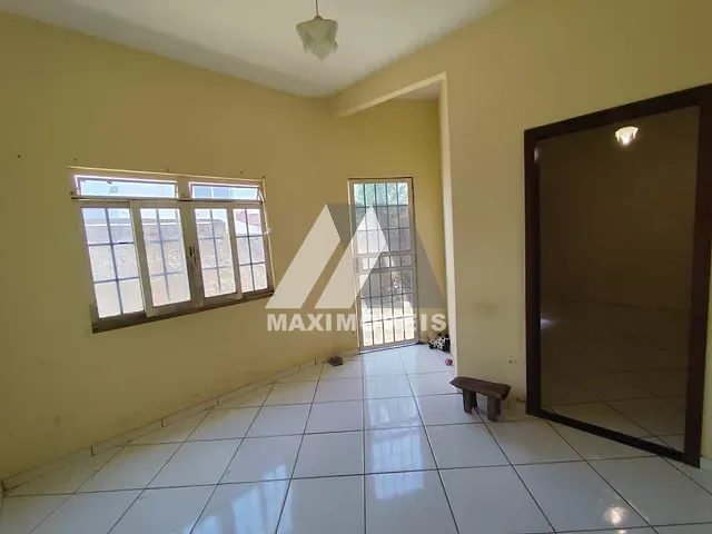 Casa com 180m² 2 quartos e 1 banheiro, à venda, no bairro São Francisco em Araçuaí