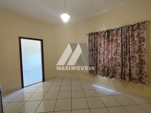 Casa com 180m² 2 quartos e 1 banheiro, à venda, no bairro São Francisco em Araçuaí