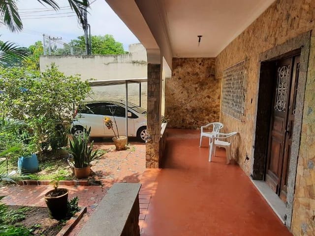 Casa com 500m² 3 quartos e 2 banheiros, à venda, no bairro Vila Valqueire em Rio de Janeiro