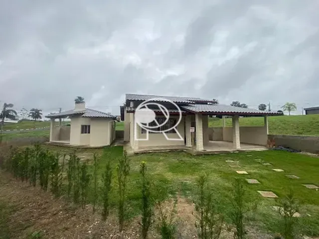 Casa com 450m² 3 quartos e 3 banheiros, para alugar, no bairro Centro em Registro
