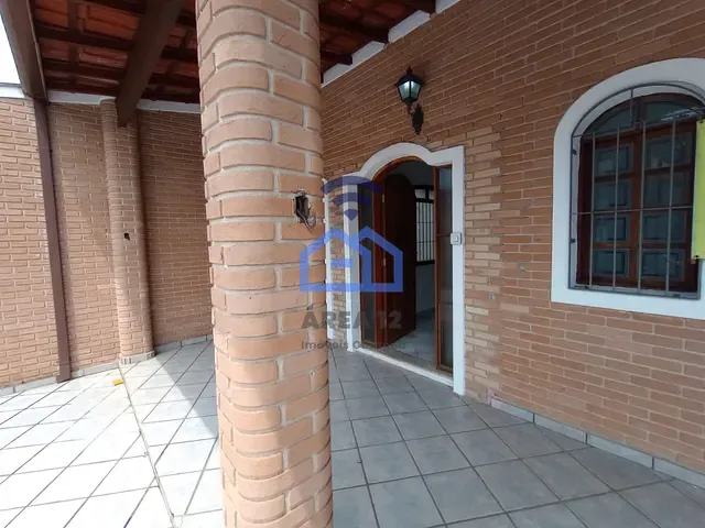 Casa com 332m² 4 quartos e 3 banheiros, à venda, no bairro Centro em Caraguatatuba