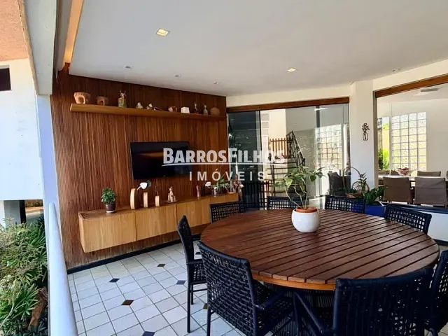 Casa com 595m² 5 quartos e 6 banheiros, à venda, no bairro Atalaia em Aracaju