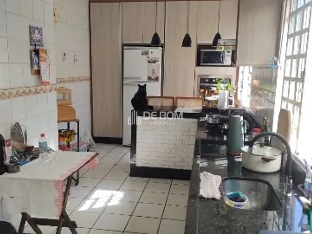 Casa com 250m² 3 quartos e 3 banheiros, à venda, no bairro Jardim Amaryllis em Poços de Caldas