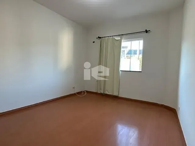 Casa com 328m² 3 quartos e 2 banheiros, à venda, no bairro Centro em Rolândia