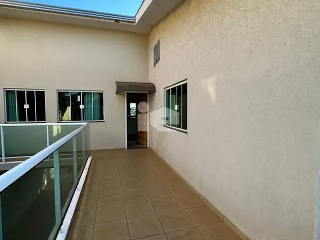 Casa com 328m² 3 quartos e 2 banheiros, à venda, no bairro Centro em Rolândia