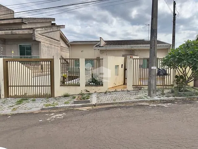 Casa com 328m² 3 quartos e 2 banheiros, à venda, no bairro Centro em Rolândia