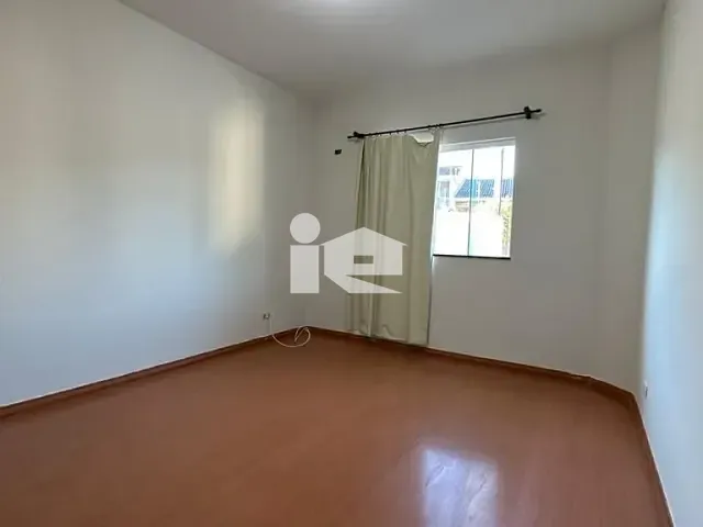 Casa com 328m² 3 quartos e 2 banheiros, à venda, no bairro Centro em Rolândia