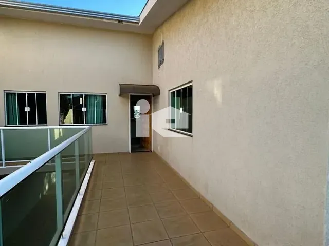 Casa com 328m² 3 quartos e 2 banheiros, à venda, no bairro Centro em Rolândia
