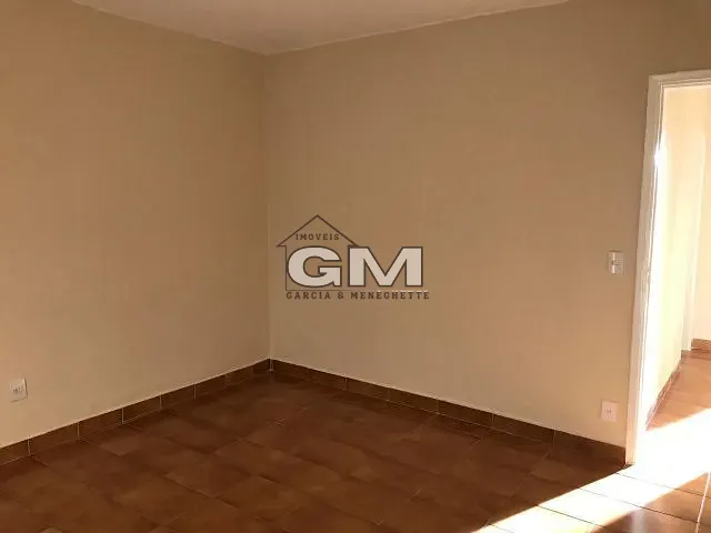 Casa com 230m² 3 quartos e 2 banheiros, à venda, no bairro Vila Tibério em Ribeirão Preto