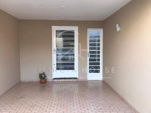 Casa com 230m² 3 quartos e 2 banheiros, à venda, no bairro Vila Tibério em Ribeirão Preto