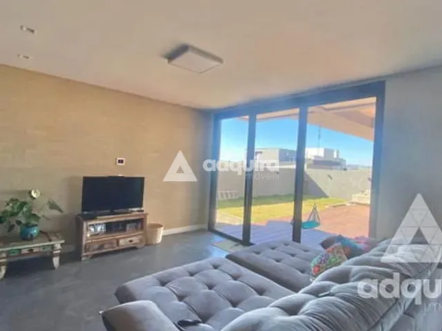 Casa com 315m² 4 quartos e 5 banheiros, à venda, no bairro Jardim Carvalho em Ponta Grossa