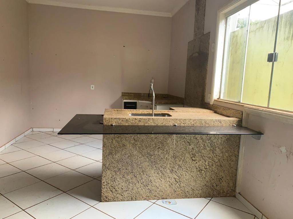 Casa à venda e aluguel com 2 quartos, 200m² - Foto 9