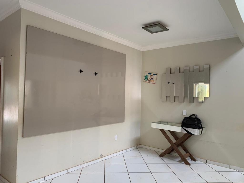 Casa à venda e aluguel com 2 quartos, 200m² - Foto 3