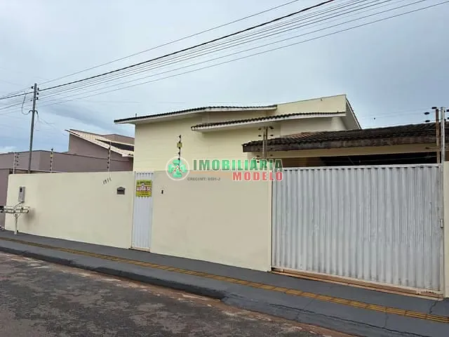 Casa 3 quartos e 1 banheiro, para alugar, no bairro Jardim Tropical II em Canarana