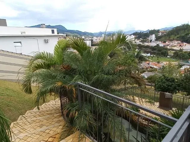 Casa com 1350m² 4 quartos e 3 banheiros, à venda, no bairro Pinheirinho em Itajubá