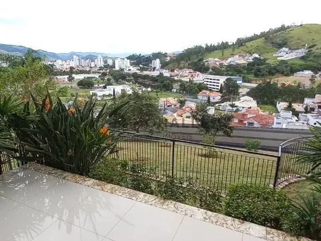 Casa com 1350m² 4 quartos e 3 banheiros, à venda, no bairro Pinheirinho em Itajubá