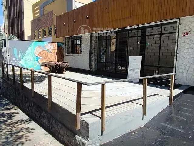 Casa com 250m² 4 quartos e 2 banheiros, para alugar, no bairro Vila Larsen 1 em Londrina