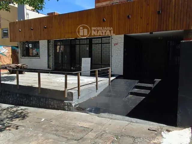 Casa com 250m² 4 quartos e 2 banheiros, para alugar, no bairro Vila Larsen 1 em Londrina