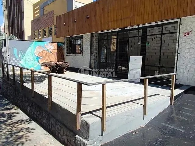 Casa com 250m² 4 quartos e 2 banheiros, para alugar, no bairro Vila Larsen 1 em Londrina