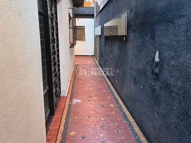 Casa com 250m² 4 quartos e 2 banheiros, para alugar, no bairro Vila Larsen 1 em Londrina
