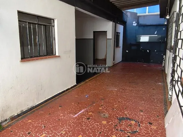 Casa com 250m² 4 quartos e 2 banheiros, para alugar, no bairro Vila Larsen 1 em Londrina