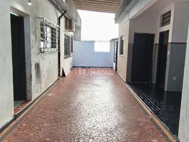 Casa com 250m² 4 quartos e 2 banheiros, para alugar, no bairro Vila Larsen 1 em Londrina