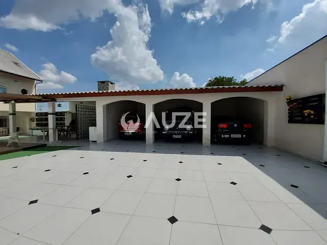 Casa com 500m² 5 quartos e 3 banheiros, à venda, no bairro Campo Comprido em Curitiba