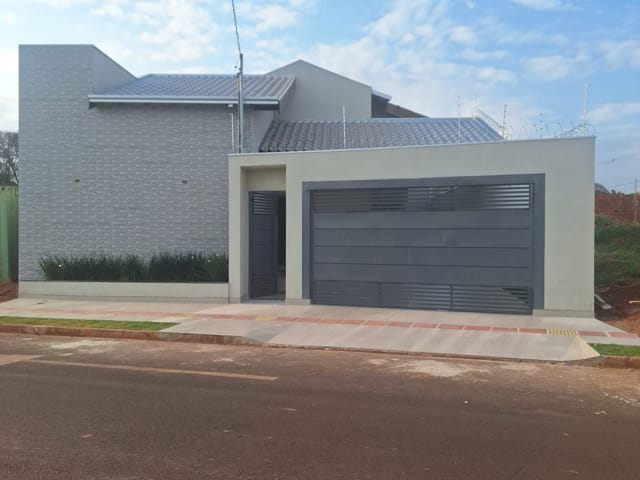 Casa 3 quartos e 2 banheiros, à venda, no bairro Vila Nasser em Campo Grande